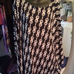 Chico's Tunic Top. Blk Wht Chain Print. 32" Length